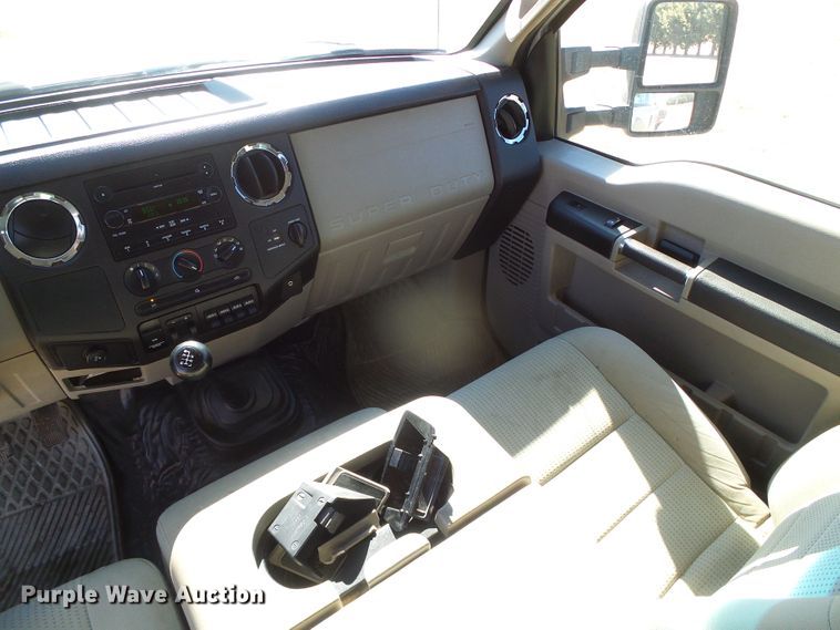 image for item DG0369 2008 Ford F550 Super Duty XLT SuperCab flatbed truck