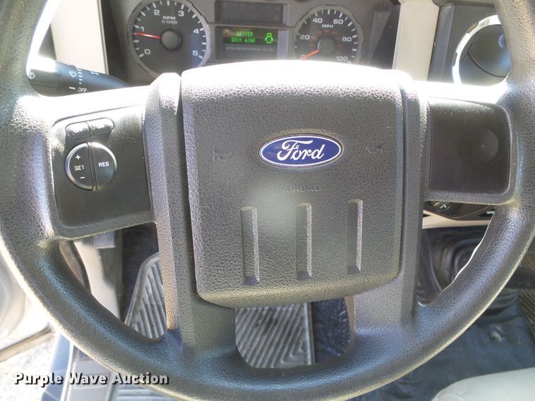 image for item DG0369 2008 Ford F550 Super Duty XLT SuperCab flatbed truck