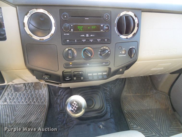 image for item DG0369 2008 Ford F550 Super Duty XLT SuperCab flatbed truck