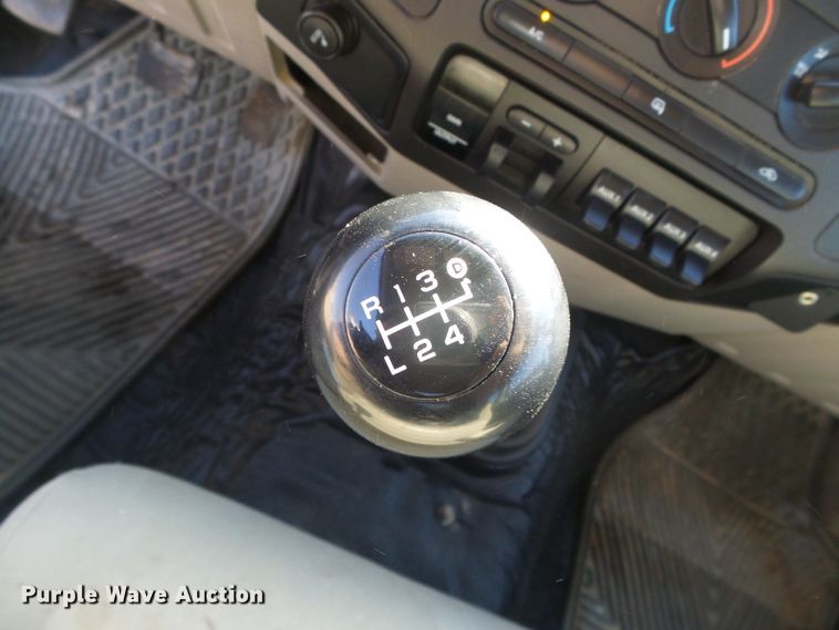 image for item DG0369 2008 Ford F550 Super Duty XLT SuperCab flatbed truck