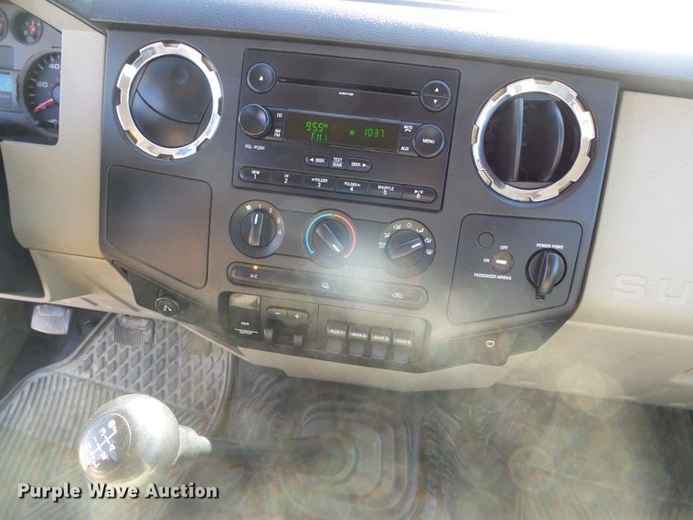 image for item DG0369 2008 Ford F550 Super Duty XLT SuperCab flatbed truck