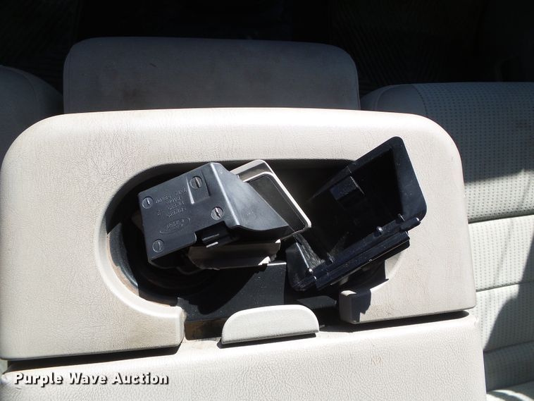 image for item DG0369 2008 Ford F550 Super Duty XLT SuperCab flatbed truck