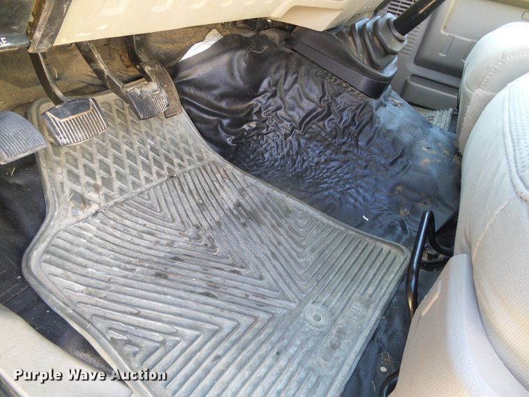 image for item DG0369 2008 Ford F550 Super Duty XLT SuperCab flatbed truck