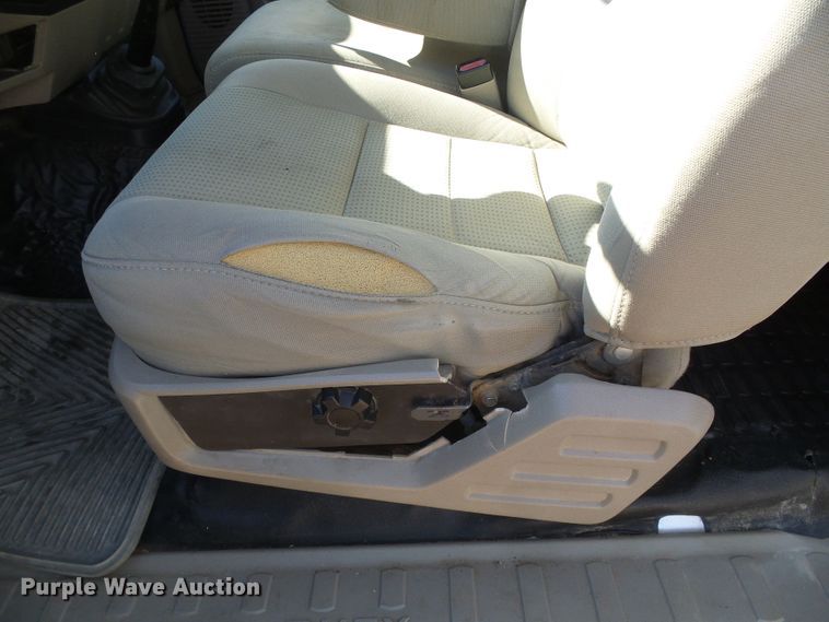 image for item DG0369 2008 Ford F550 Super Duty XLT SuperCab flatbed truck