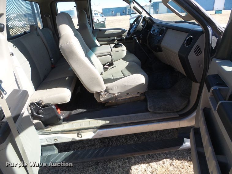 image for item DG0369 2008 Ford F550 Super Duty XLT SuperCab flatbed truck