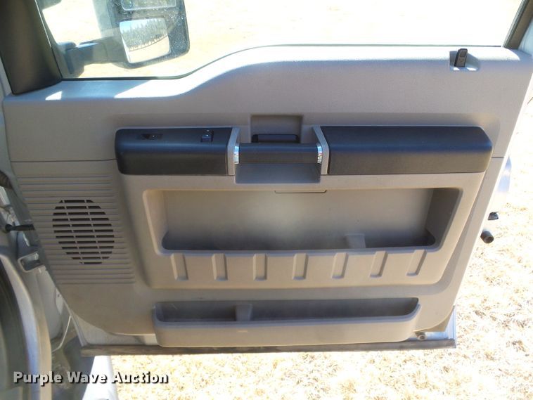 image for item DG0369 2008 Ford F550 Super Duty XLT SuperCab flatbed truck