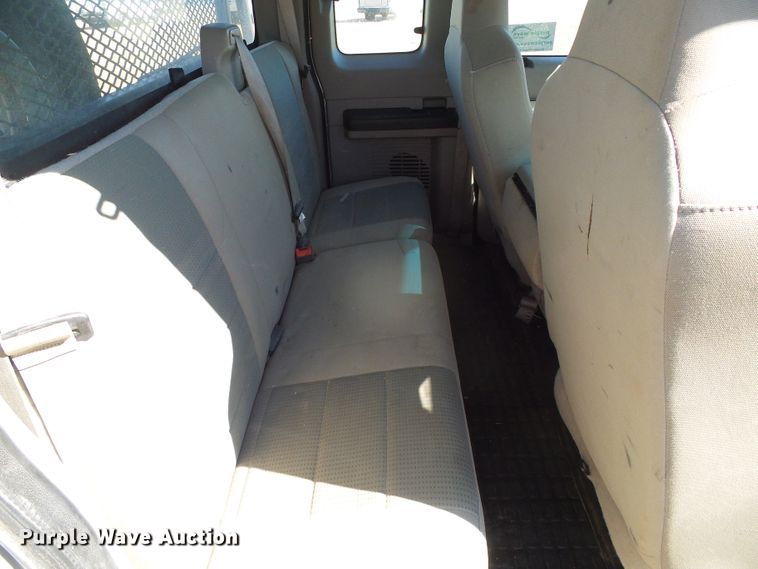 image for item DG0369 2008 Ford F550 Super Duty XLT SuperCab flatbed truck