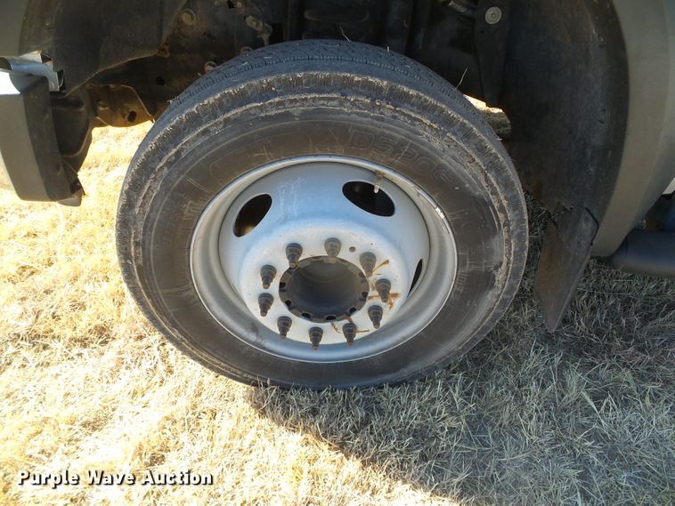 image for item DG0369 2008 Ford F550 Super Duty XLT SuperCab flatbed truck