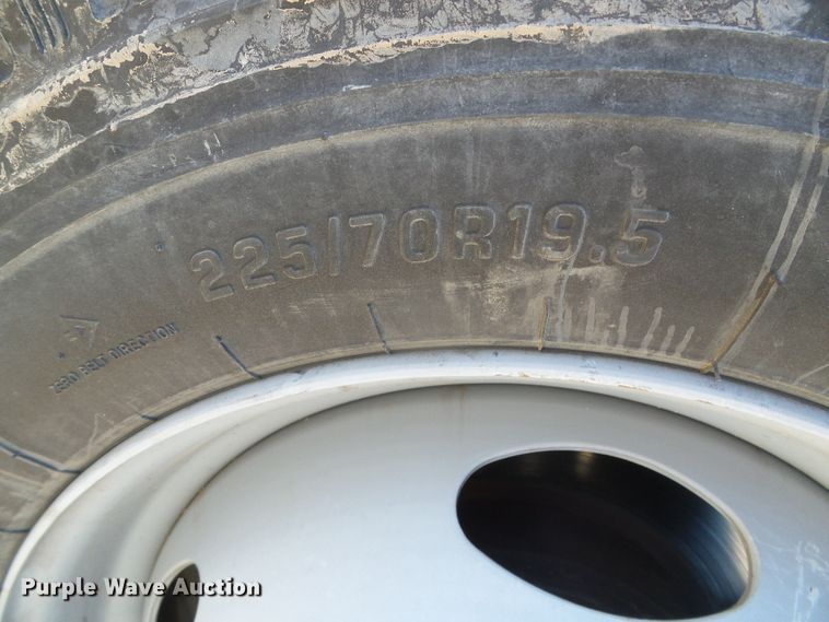 image for item DG0369 2008 Ford F550 Super Duty XLT SuperCab flatbed truck