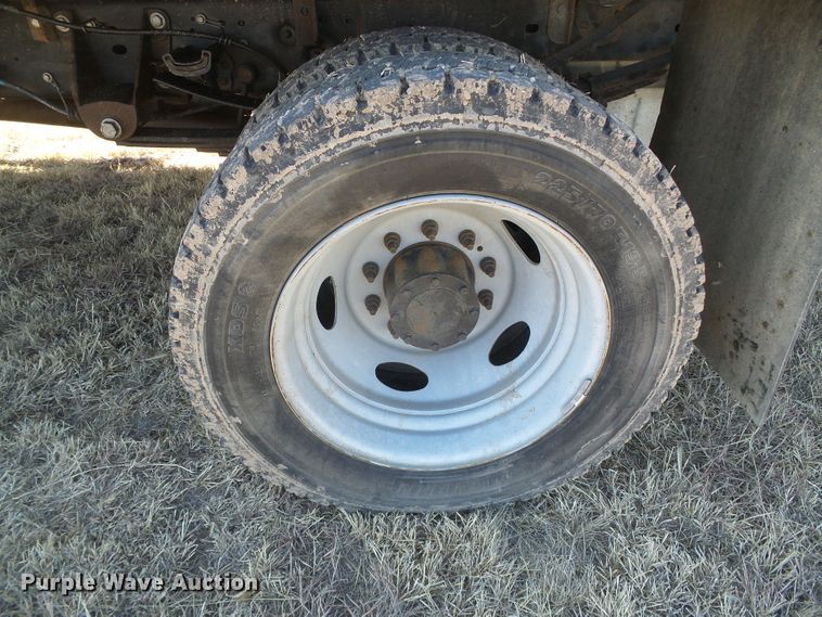 image for item DG0369 2008 Ford F550 Super Duty XLT SuperCab flatbed truck