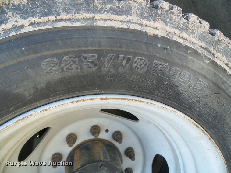 image for item DG0369 2008 Ford F550 Super Duty XLT SuperCab flatbed truck