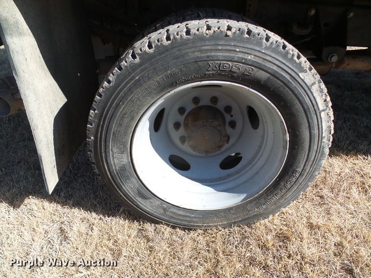 image for item DG0369 2008 Ford F550 Super Duty XLT SuperCab flatbed truck