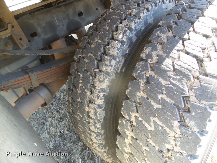 image for item DG0369 2008 Ford F550 Super Duty XLT SuperCab flatbed truck