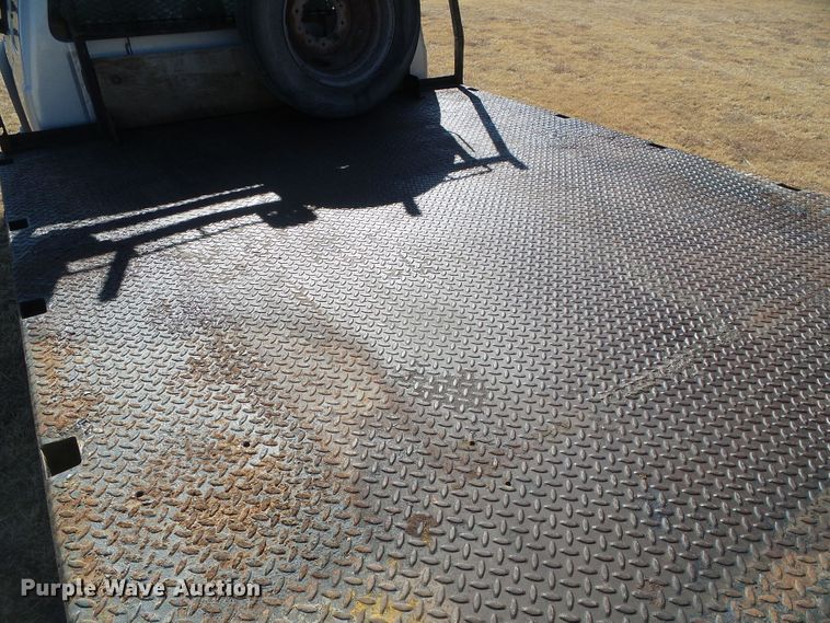 image for item DG0369 2008 Ford F550 Super Duty XLT SuperCab flatbed truck