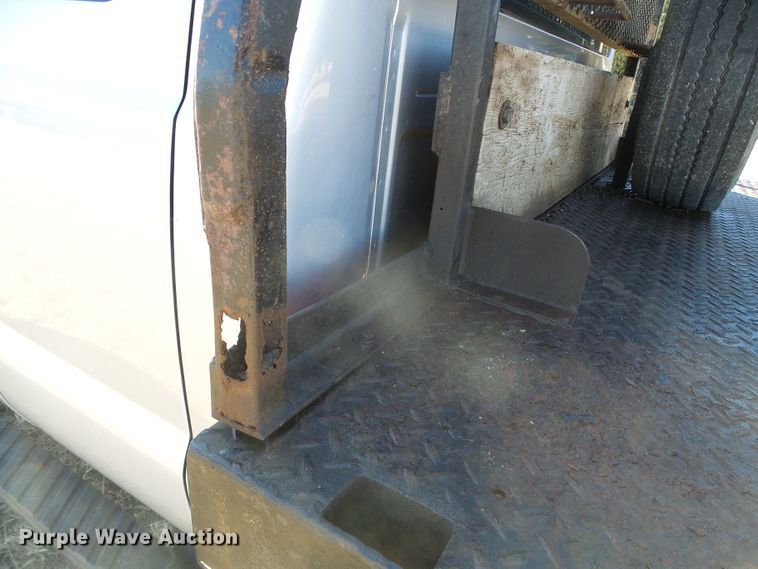 image for item DG0369 2008 Ford F550 Super Duty XLT SuperCab flatbed truck