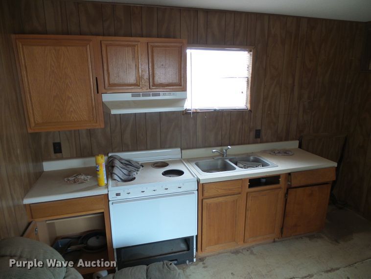 image for item DG0378 Oilfield doghouse