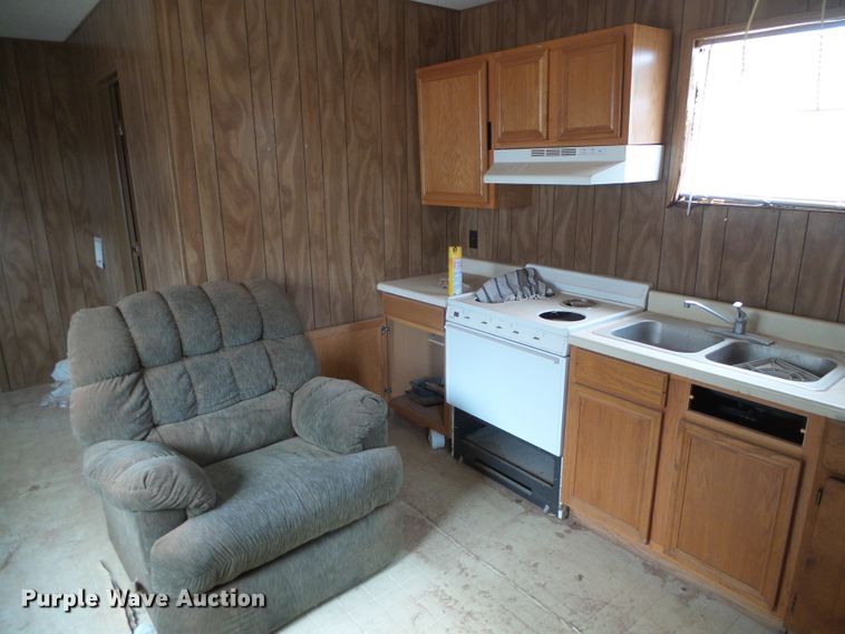 image for item DG0378 Oilfield doghouse