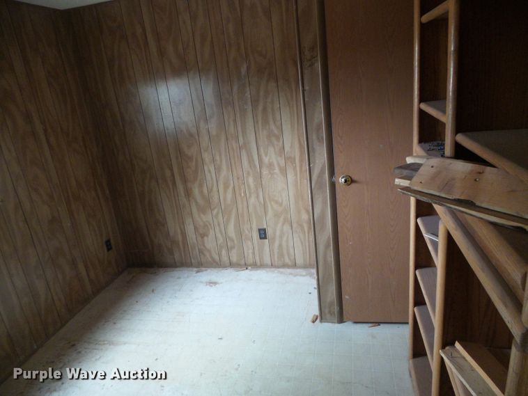 image for item DG0378 Oilfield doghouse