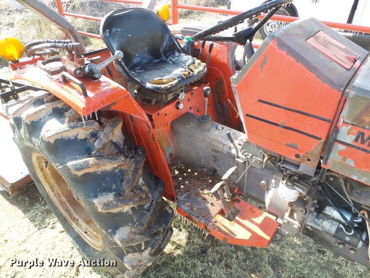 image for item DG0380 1990 Massey Ferguson 1035 tractor