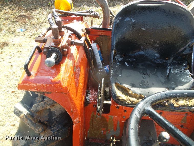 image for item DG0380 1990 Massey Ferguson 1035 tractor