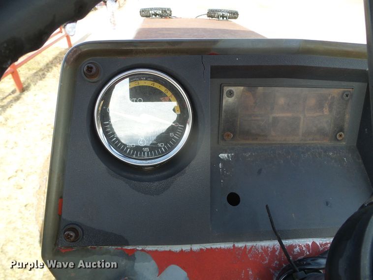 image for item DG0380 1990 Massey Ferguson 1035 tractor