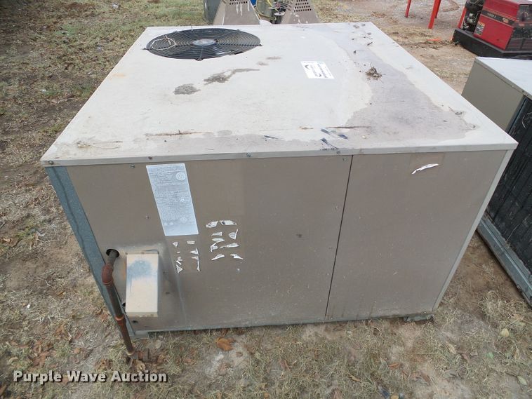 image for item DG0385 (2) Compak 10 AC units