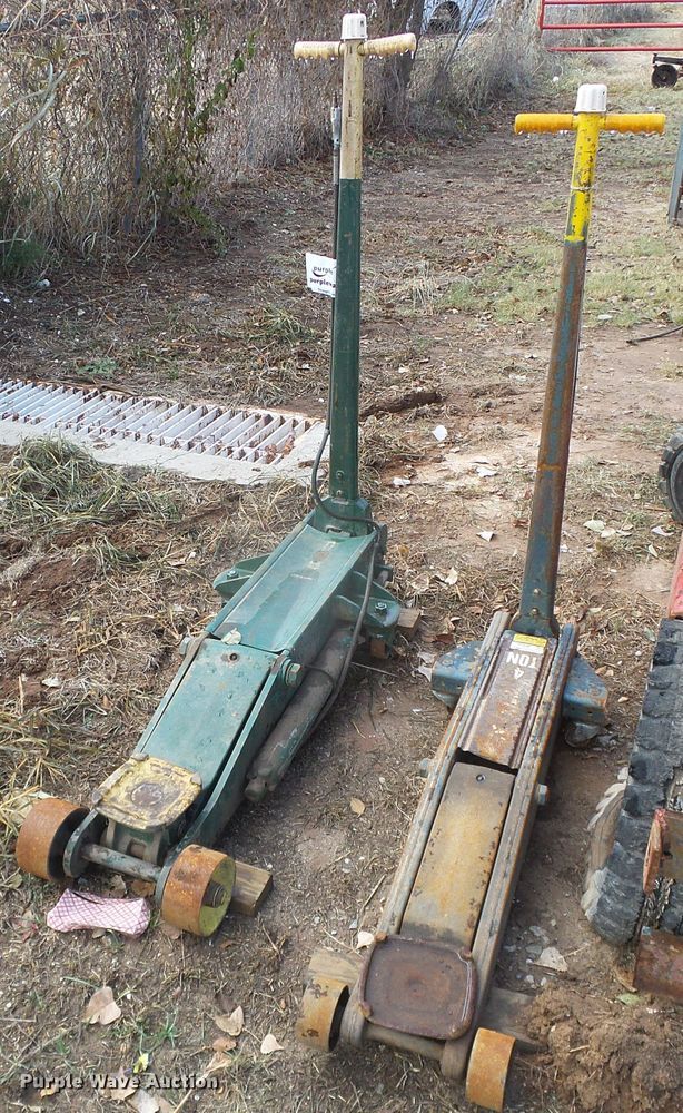 image for item DG0387 (2) air operated jacks