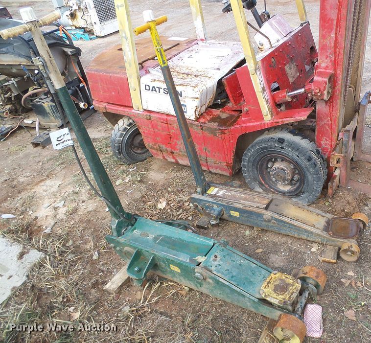 image for item DG0387 (2) air operated jacks