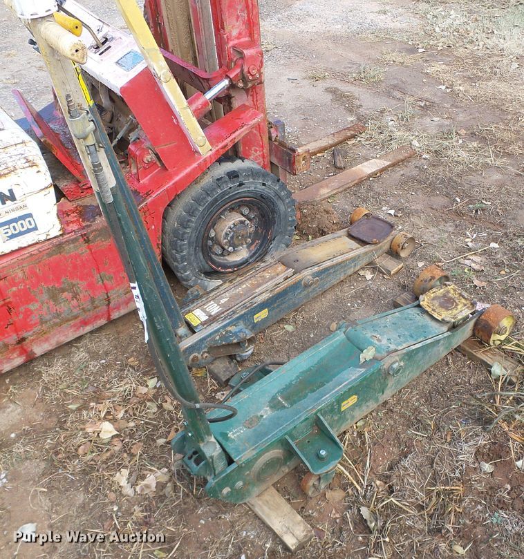 image for item DG0387 (2) air operated jacks