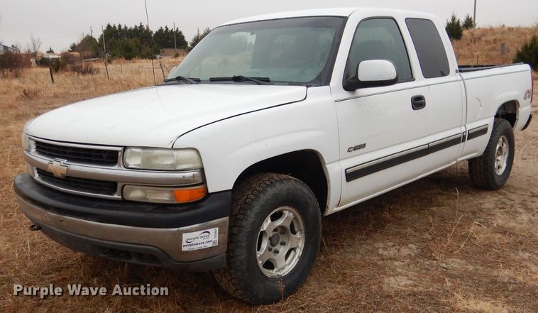 image for item DG5861 2001 Chevrolet Silverado 1500 Ext. Cab pickup truck