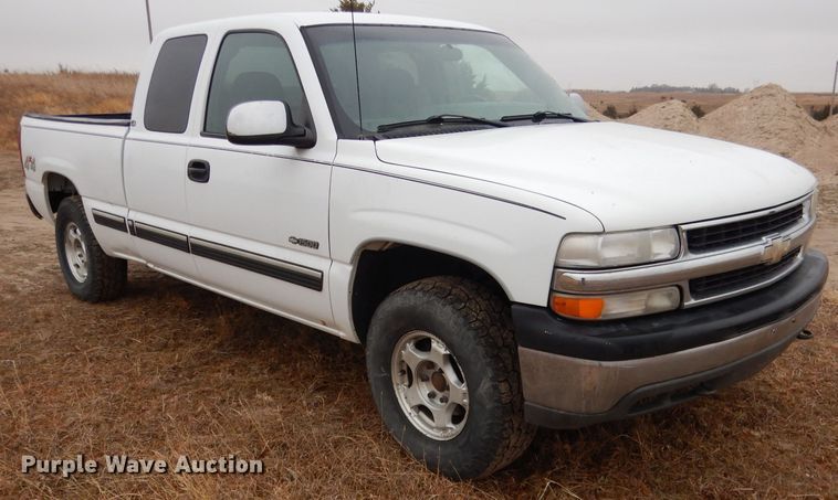 image for item DG5861 2001 Chevrolet Silverado 1500 Ext. Cab pickup truck