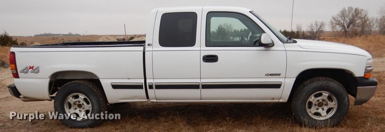 image for item DG5861 2001 Chevrolet Silverado 1500 Ext. Cab pickup truck