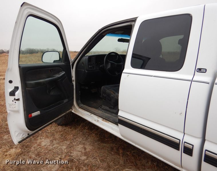 image for item DG5861 2001 Chevrolet Silverado 1500 Ext. Cab pickup truck