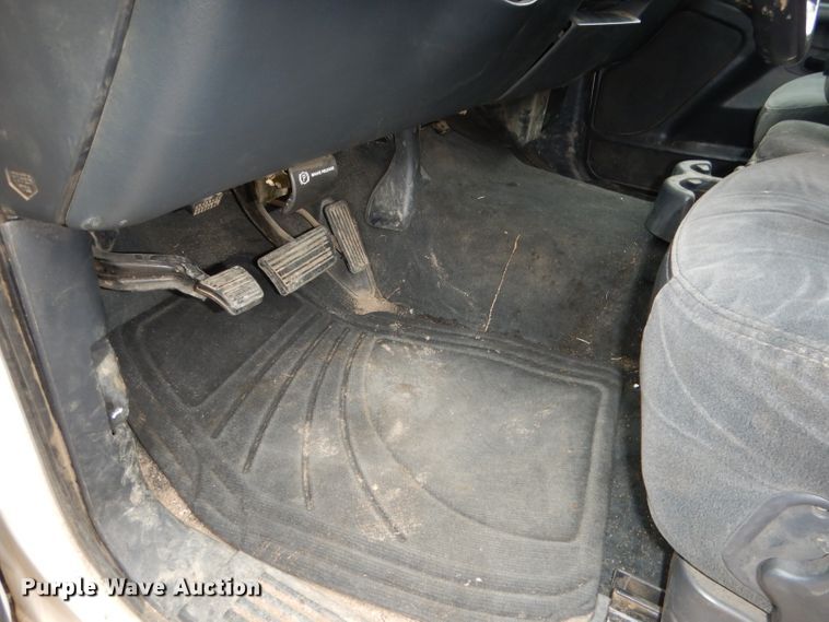 image for item DG5861 2001 Chevrolet Silverado 1500 Ext. Cab pickup truck