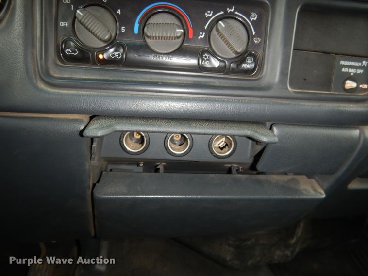 image for item DG5861 2001 Chevrolet Silverado 1500 Ext. Cab pickup truck