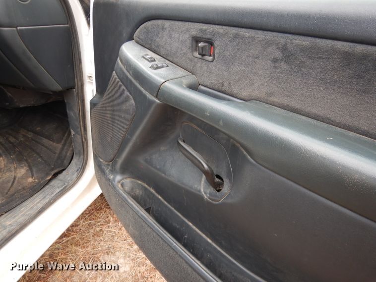 image for item DG5861 2001 Chevrolet Silverado 1500 Ext. Cab pickup truck