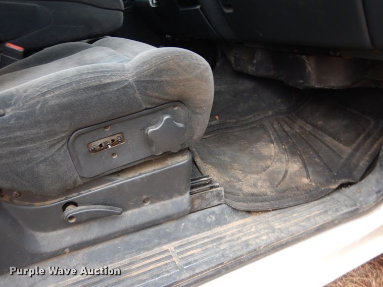 image for item DG5861 2001 Chevrolet Silverado 1500 Ext. Cab pickup truck