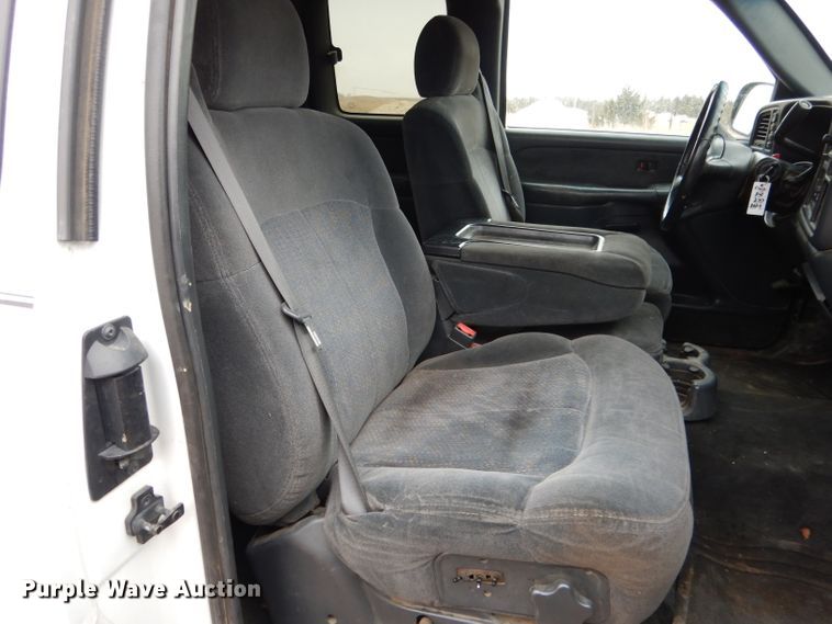 image for item DG5861 2001 Chevrolet Silverado 1500 Ext. Cab pickup truck