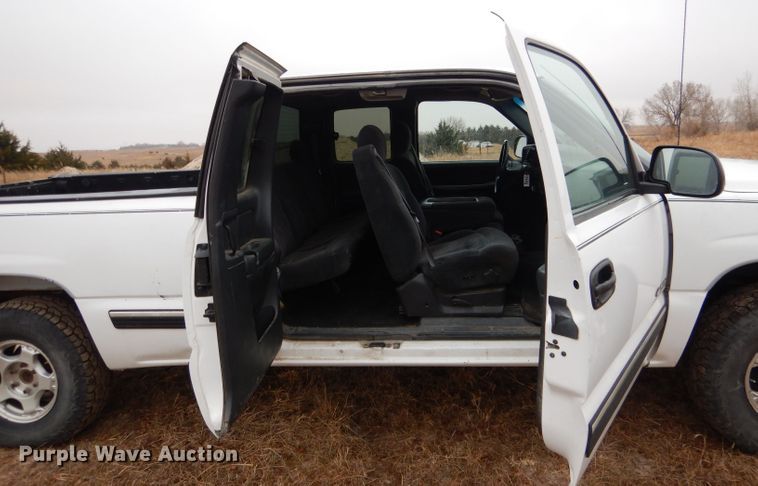 image for item DG5861 2001 Chevrolet Silverado 1500 Ext. Cab pickup truck