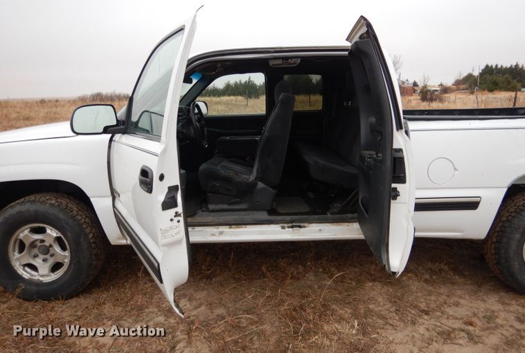 image for item DG5861 2001 Chevrolet Silverado 1500 Ext. Cab pickup truck