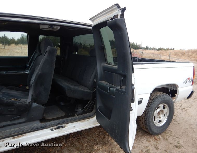 image for item DG5861 2001 Chevrolet Silverado 1500 Ext. Cab pickup truck