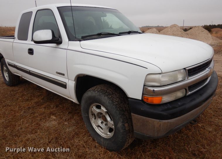 image for item DG5861 2001 Chevrolet Silverado 1500 Ext. Cab pickup truck