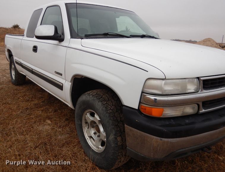 image for item DG5861 2001 Chevrolet Silverado 1500 Ext. Cab pickup truck