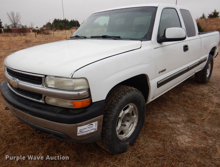 image for item DG5861 2001 Chevrolet Silverado 1500 Ext. Cab pickup truck