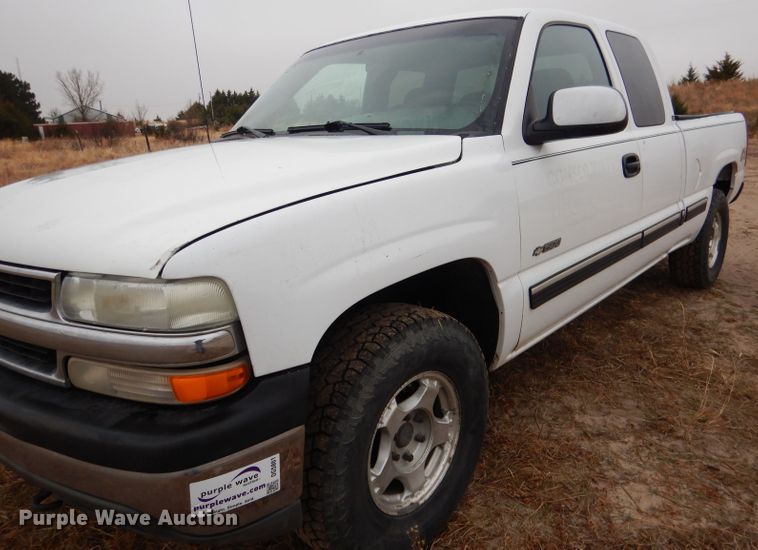 image for item DG5861 2001 Chevrolet Silverado 1500 Ext. Cab pickup truck
