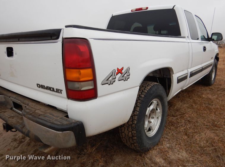 image for item DG5861 2001 Chevrolet Silverado 1500 Ext. Cab pickup truck