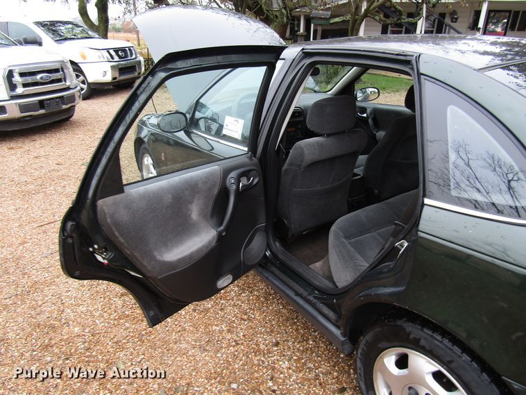 image for item DG6661 2000 Saturn LS