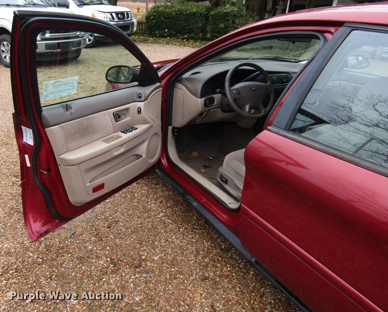 image for item DG6662 2002 Ford Taurus