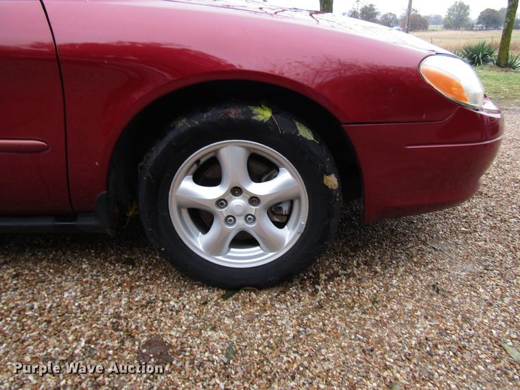 image for item DG6662 2002 Ford Taurus