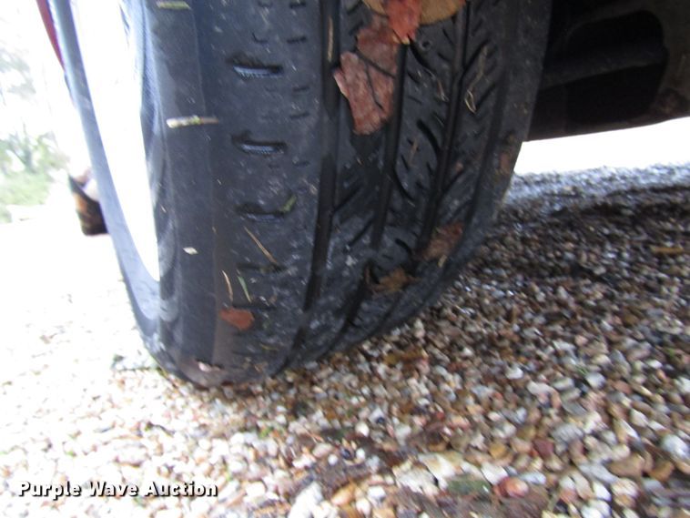 image for item DG6662 2002 Ford Taurus